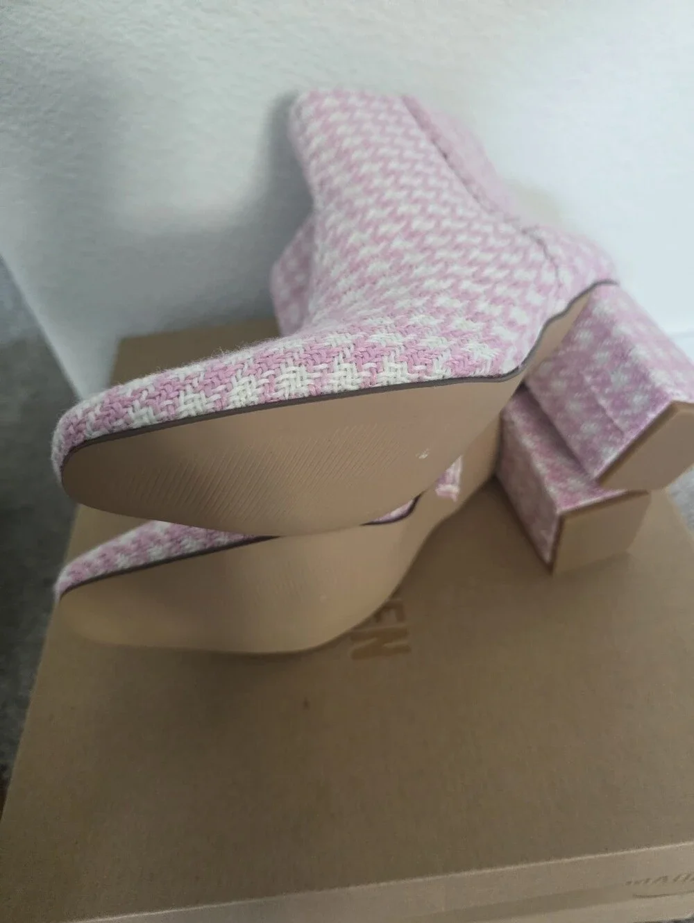 Steve Madden Women's Pink/White Houndstooth Tweed Ankle Boots (US 7.5)